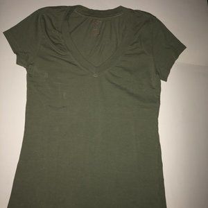 Active Basic My Favorite T Sz Medium Women’s Olive Green Short Sleeve V-Neck Top
